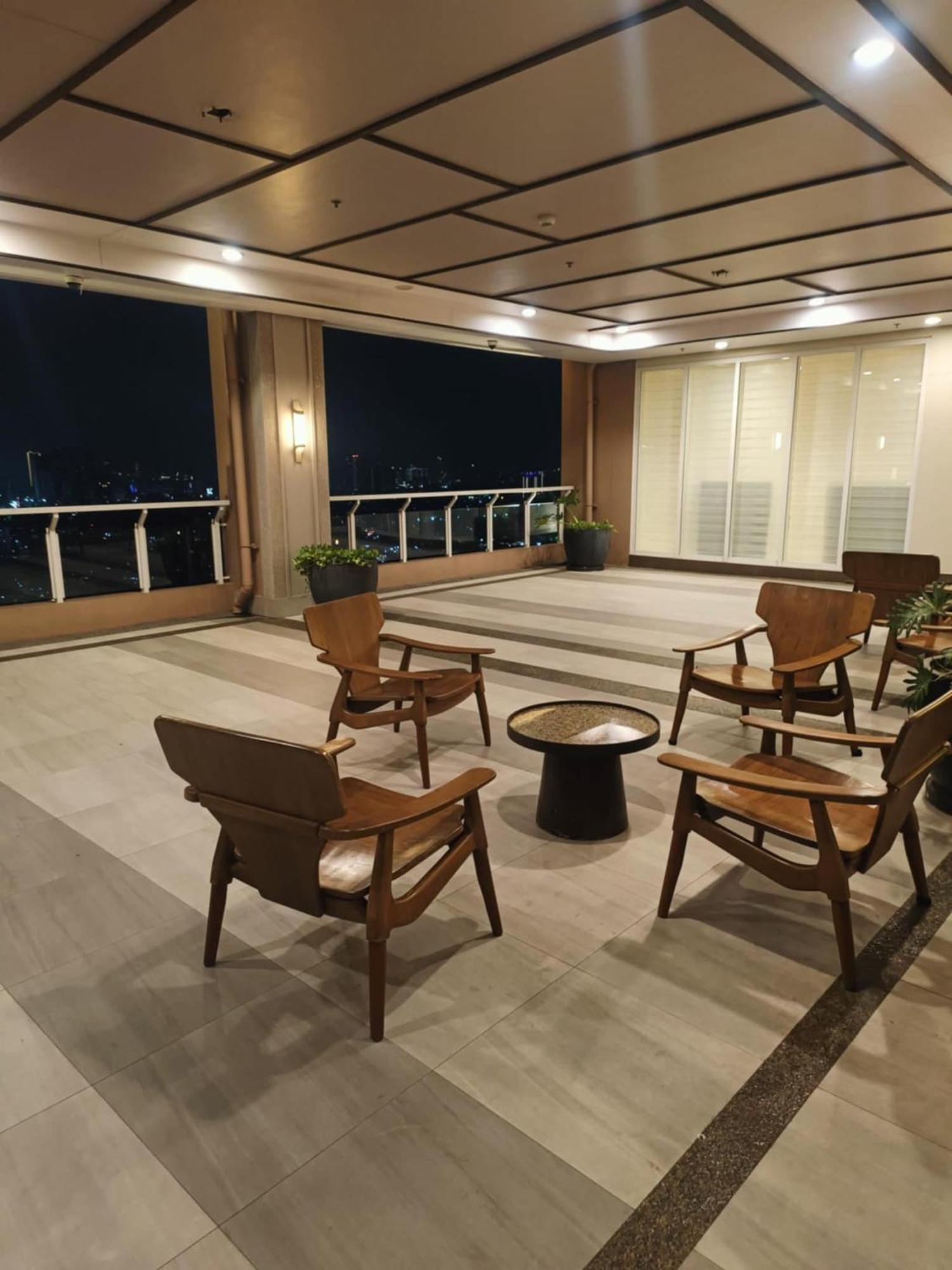 Aparthotel Infina Towers Quezon City Esterno foto