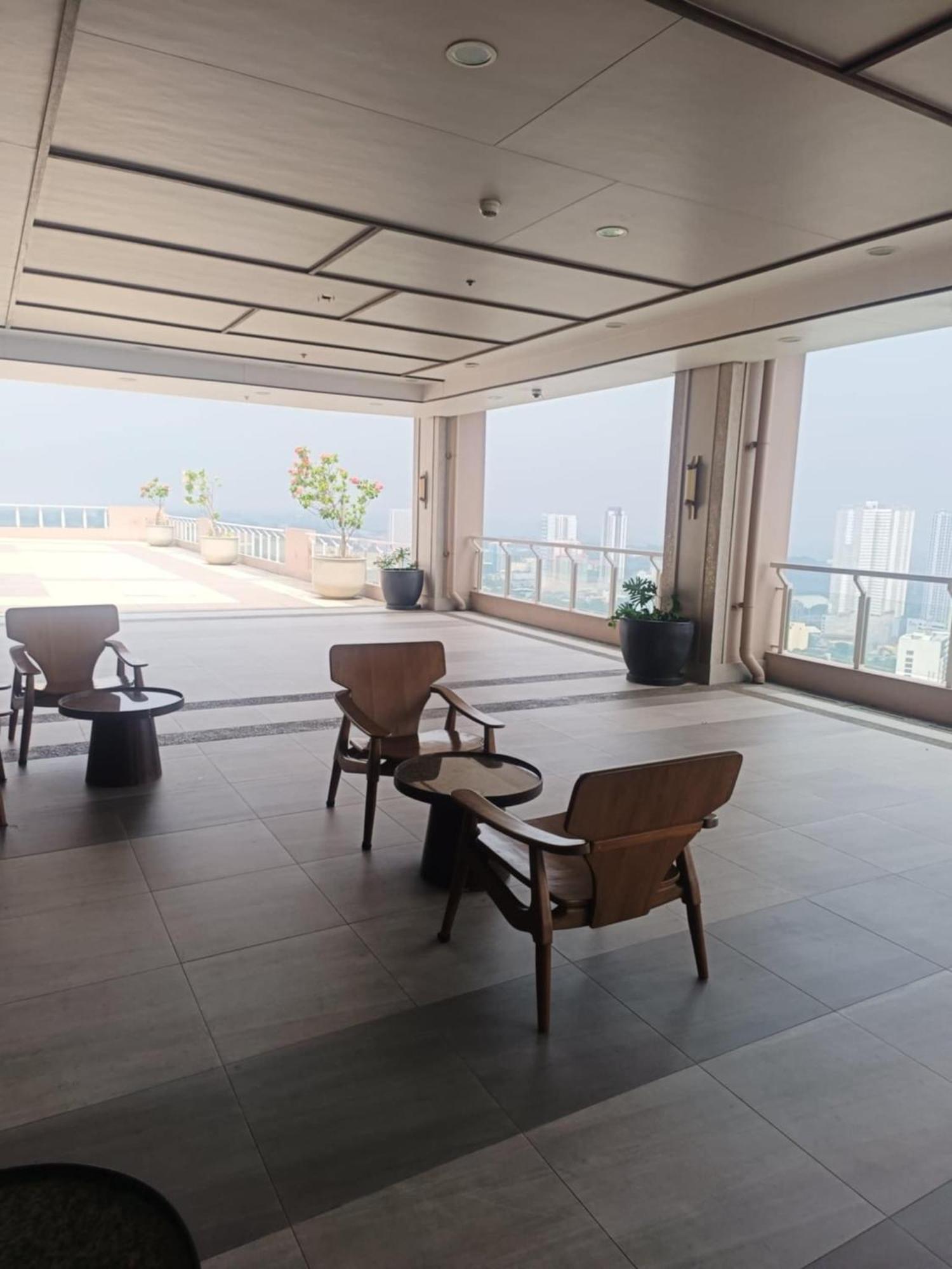 Aparthotel Infina Towers Quezon City Esterno foto